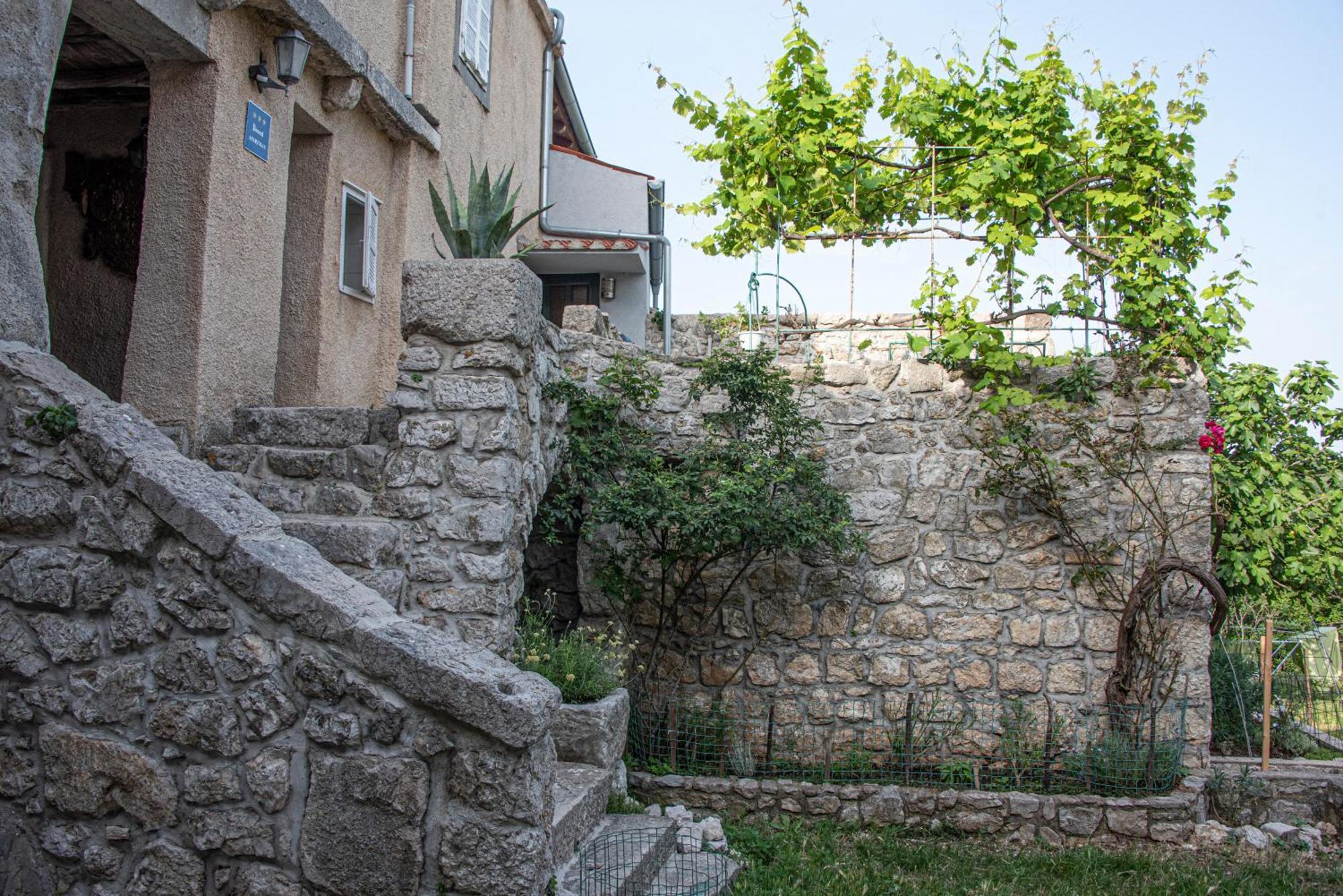 Apartman Nives Lubenice Εξωτερικό φωτογραφία